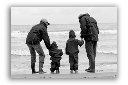 Outdoor-family-photography-beach-portrait.jpg