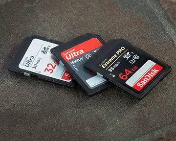 What do you need to know about digital camera memory cards and memory card reviews? What size, how fast and which brand. This simple guide will help you.
