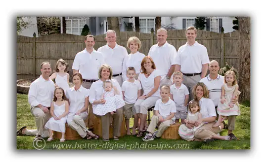Attractive and easy family portrait poses.Sample photos will give you some good family portrait ideas.