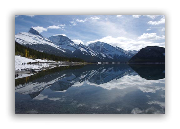 Tranquil picture of mirror lake