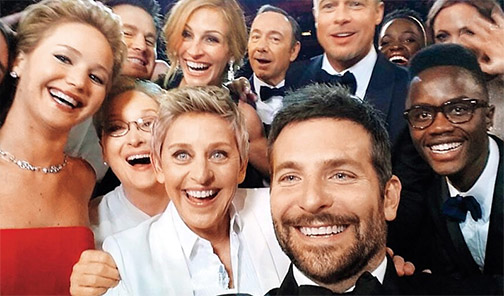 bradley cooper selfie photobomb