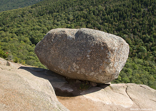 bubble rock mountain background