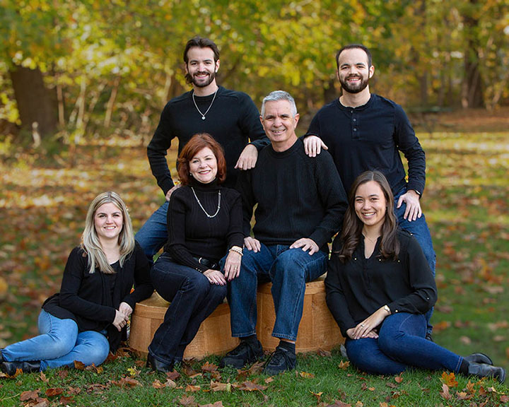 Family Pose of 6 People