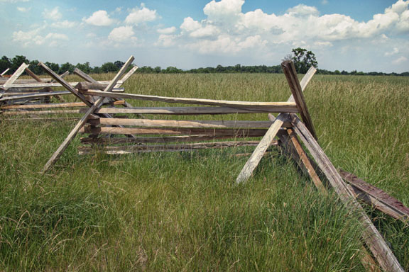 Gettysbur Battlefiled fense photo with diagonals in the composition