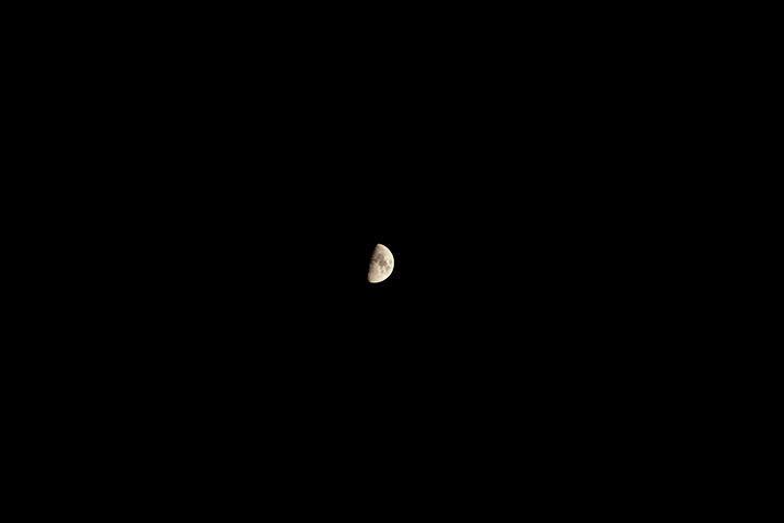 photo of moon with 200mm lens