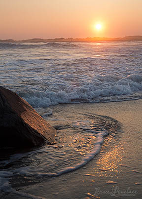 Simple tips that will improve your beach photos. Advice on the best lens, camera settings and more on how to take great beach shots plus beach photography tips for portraits.