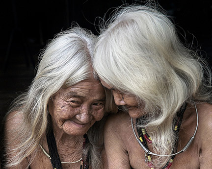 Silver linings: a photo essay on aging gracefully. Advice on photographing senior citizens using natural lighting and close cropping