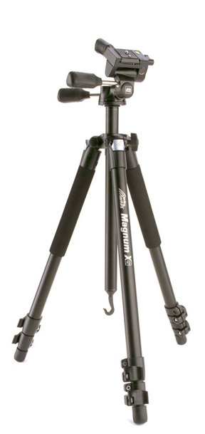 Pan-tilt-swivel tripod