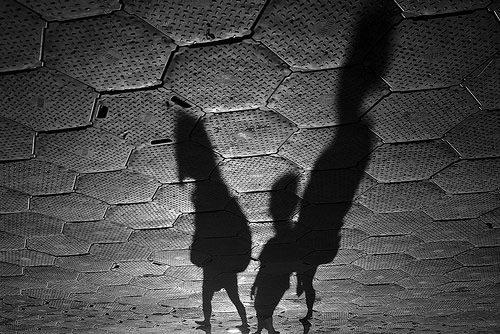 Shadow photo of 3 children