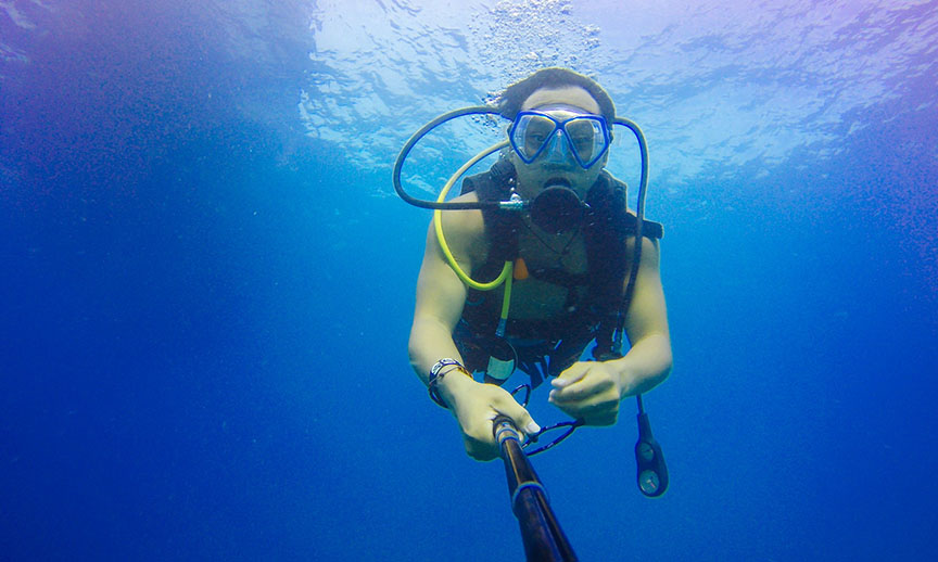 travel underwater monopod